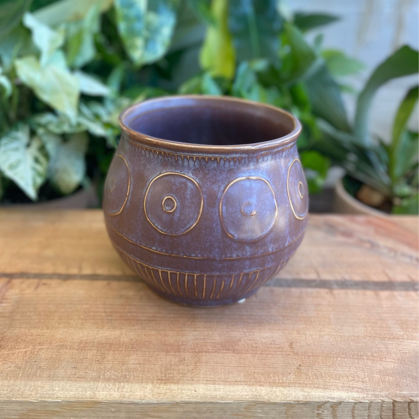 Embossed Circle Pot